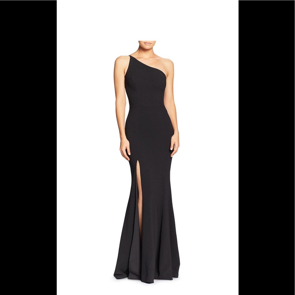 DRESS THE POPULATION GOWN😍😍😍
